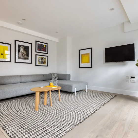 Vibrant Leicester Square 2BR - Netflix Nespresso — отель с удобным расположением в Лондоне