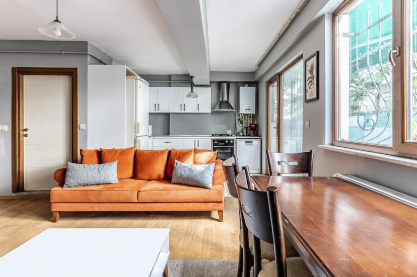 Flat With Backyard 6 min to Bostanci Show Center — отель с удобным расположением в Стамбуле