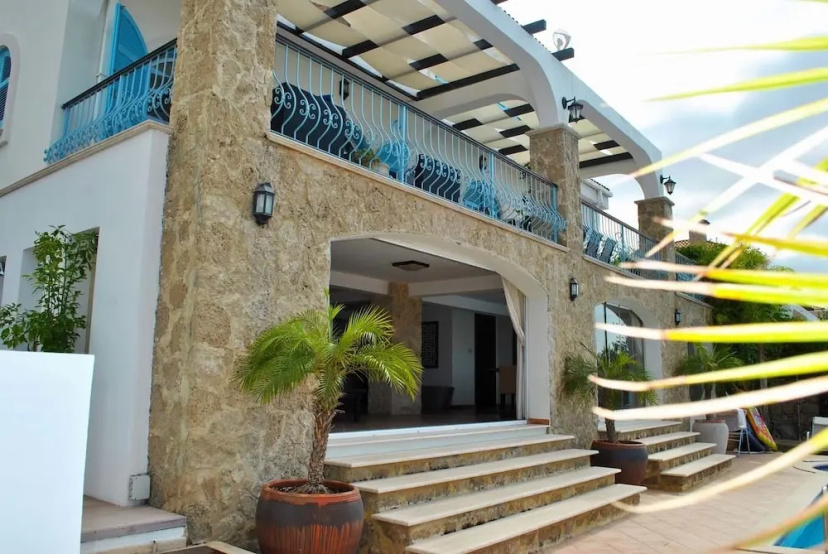 Villa Alex by Amy Villas — забронировать отель в Кирения