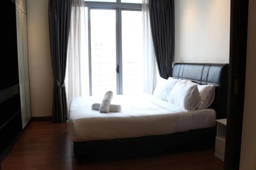 Peaceful Service Suites at Taragon Puteri Bintang — забронировать отель в Куала-Лумпуре