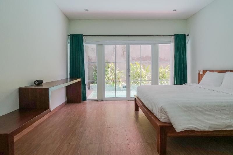 The Green Home Villa Sanur by ZUZU — комфортный отель в Денпасар