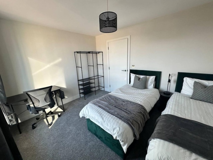 2 Bed Flat - Sleeps 4 - Balcony - Smoking 3 — отель в Лондоне, Соединенное Королевство