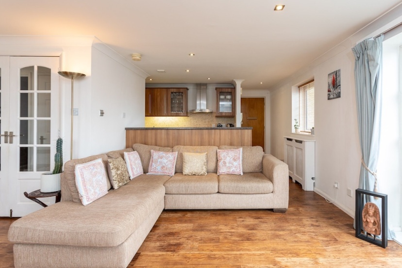 Цены на Apartment With River Views Near Canary Wharf And City в Лондоне