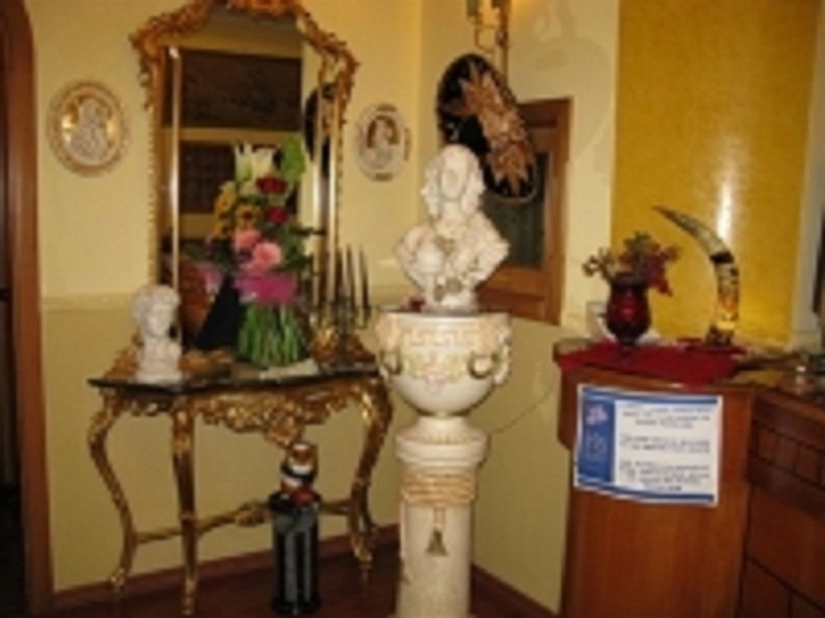 Pensione Enea — отель с удобствами в Неаполе