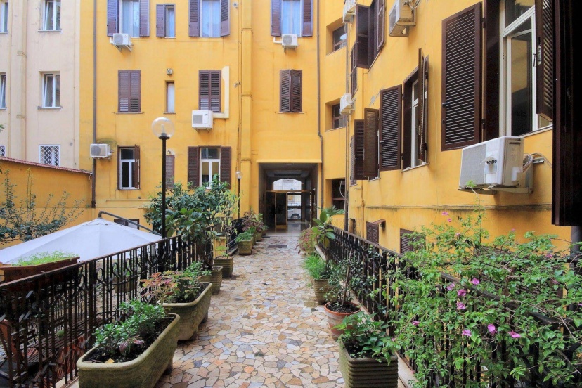 Colosseum area - Manzoni apartments — отель в Риме, Италия