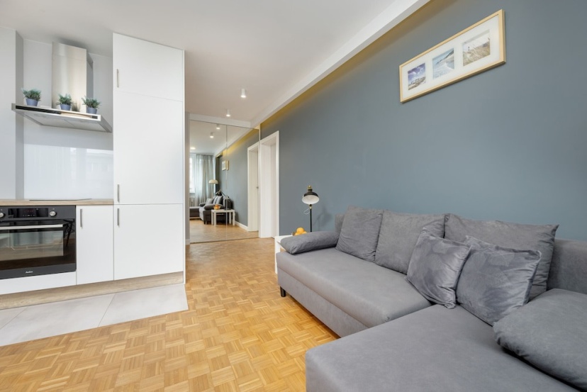 Unique Bright Apartment by Renters — отель с удобствами в Варшаве