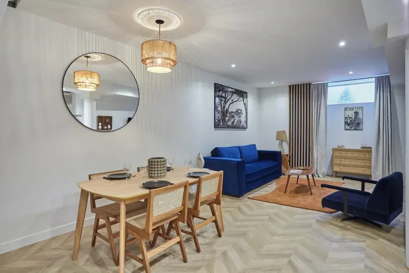 Charming & Modern Duplex Apartment Center of Paris — отель в Париже, Франция