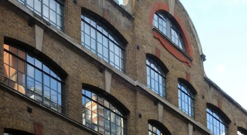 Uber London Warehouse Conversion — забронировать отель в Лондоне