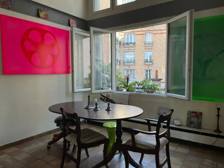 Room in a Private Guest House — отель в Париже, Франция