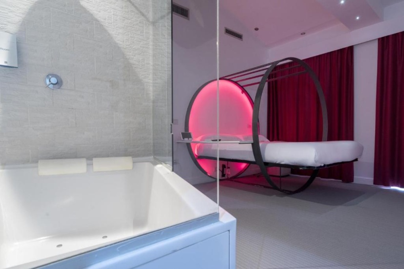 Colosseum Jacuzzi Suites — отель в Риме, Италия