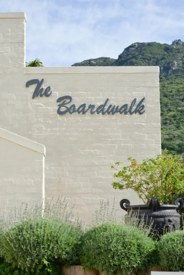 dk villas 2 The Boardwalk - Hout Bay — отель с удобным расположением в Кейптауне