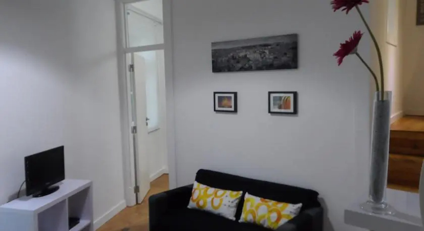 Цены на Lisbon Lovely Flat With Balcony в Лиссабоне