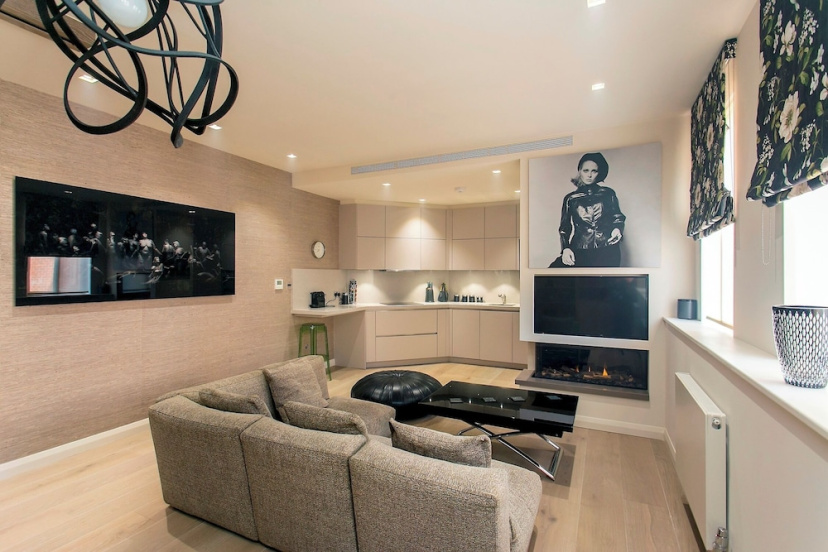 Ultra Modern 1-bedroom Apartment in Soho — отель с удобным расположением в Лондоне