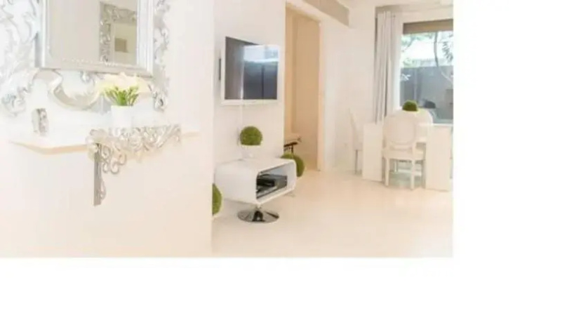 Sunny Flat and Garden in Paris 16 — забронировать отель в Париже