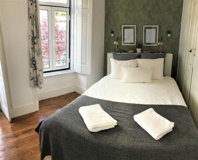 Charming Flat with Great Terrace, Best Location — отель в Лиссабоне, Португалия