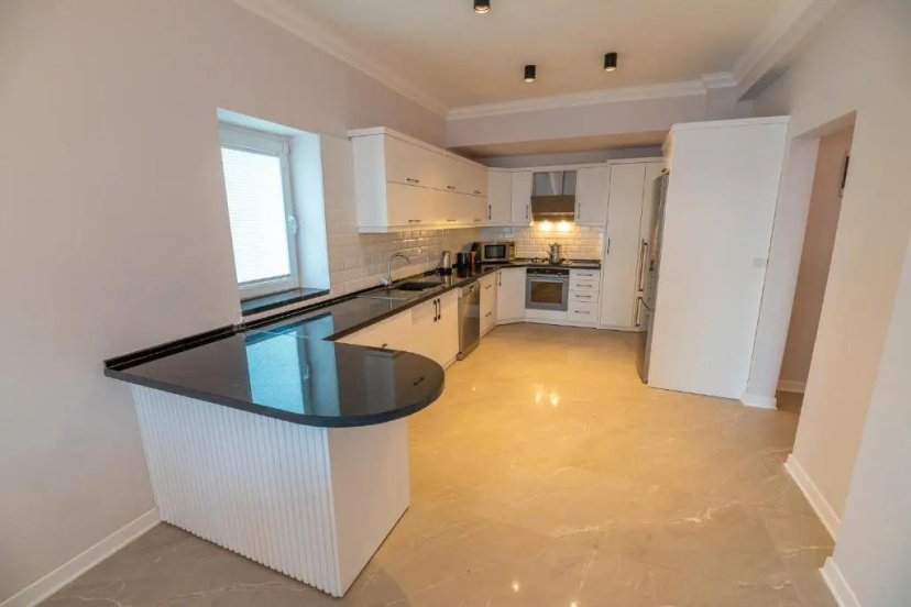Beachfront Sari Villa Wi̇th Private Swimming Pool — отель с удобным расположением в Калкан