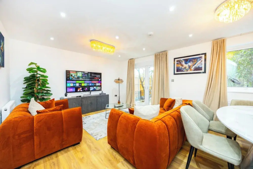 Modern 3 Bedroom House in  Stratford — отель с удобствами в Лондоне