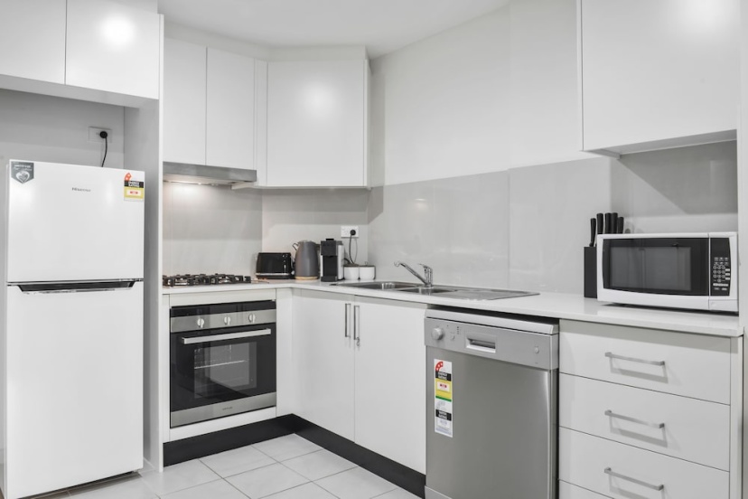Modern Luxury Apartment Walking Distance to Train Station — отель с удобствами в Сиднее