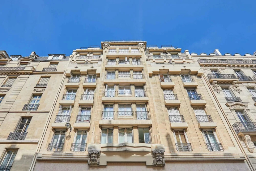 22 m2 Studio Located on the 6th Floor With Elevator: - 1 Bedroom With 140 cm Double bed - Television, Wifi - Equipped Kitchen - 1 Bathroom With Shower and 1 Toilet The Cleaning fee Includes — комфортный отель в Париже