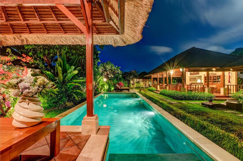 Villa Santi - Spacious 4 BedRooms villa Seminyak — отель с удобным расположением в Кута
