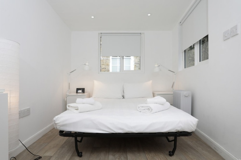 Цены на Studio Apartment in Clapham Common в Лондоне