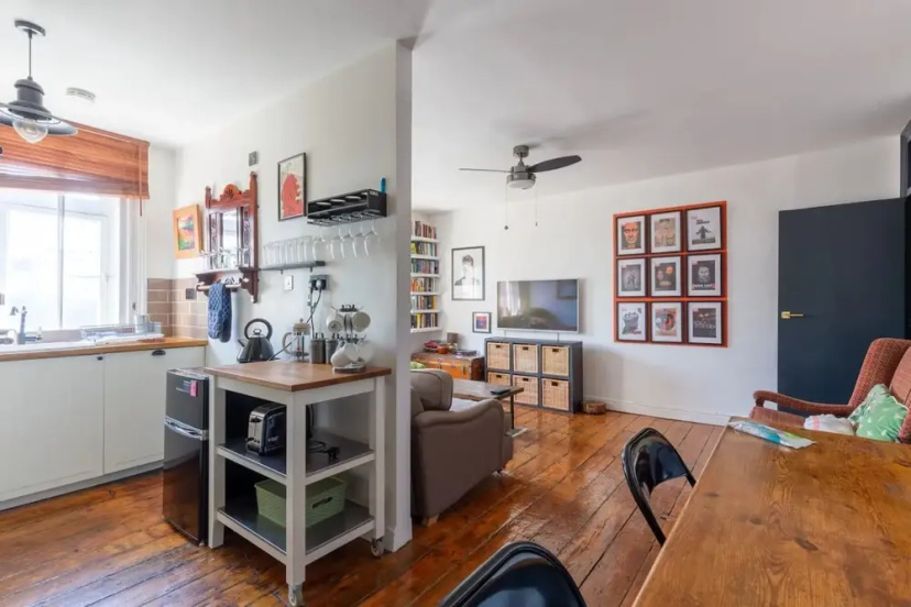 Trendy 2 Bedroom Apartment in the Heart of Brixton — отель с удобствами в Лондоне