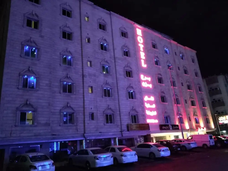 Yazan tower  furnished residential units — отель с удобствами в Джидде