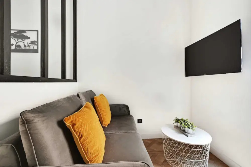 Cosy Apartment - Tour Eiffel / Champs de Mars 19B — забронировать отель в Париже