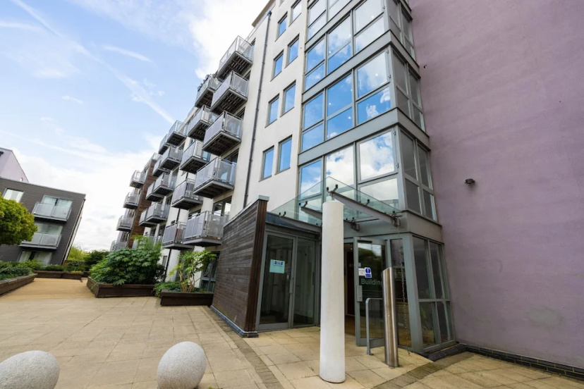 Beautiful and Spacious 2-bed Apartment in London 3 — отель в Лондоне, Соединенное Королевство