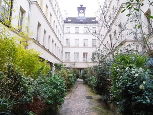 Apartment Rue Amelot — забронировать отель в Париже
