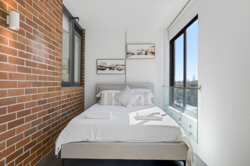 HomeHotel-Brand New Ultra Luxe Apartment — отель с удобствами в Сиднее