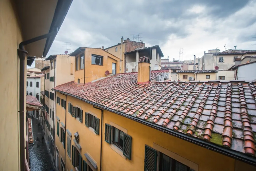 Central Location in Florence Inviting 3BD Apt — отель с удобствами в Флоренции