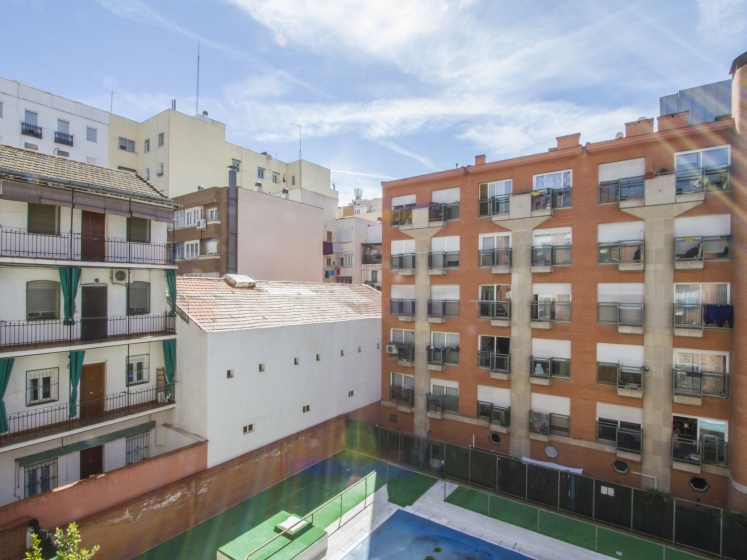 UD Apartments - Atocha Stylish with Pool — отель с удобствами в Мадриде