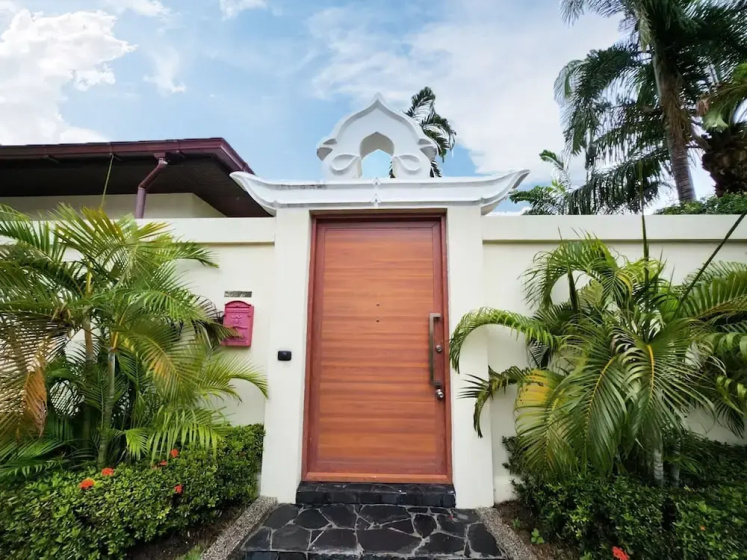 Majestic Seaside Pool Villa — отзывы гостей и цены