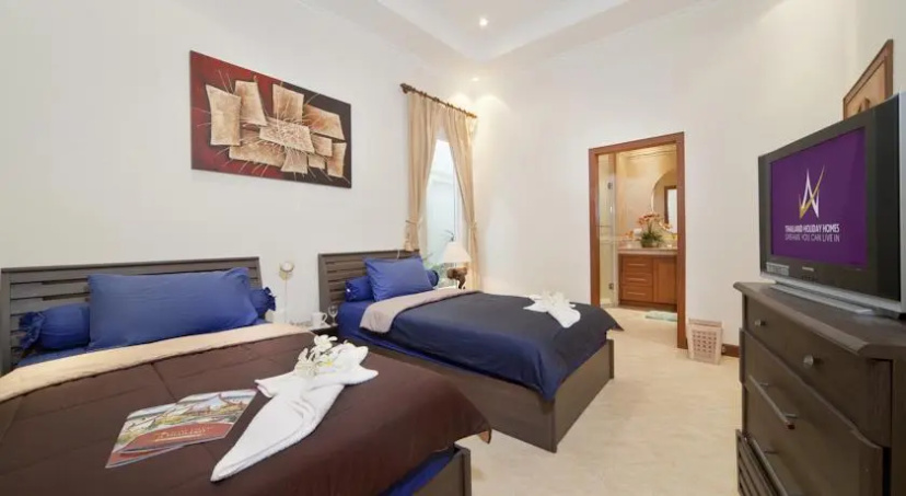 Pratumnak Pool Villa 1C — отель с удобным расположением в Паттайе
