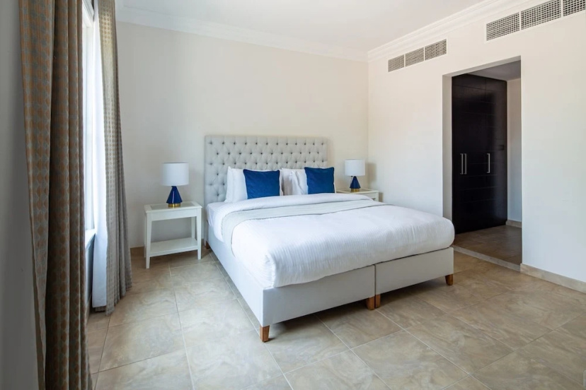 Magnificent 3BR Villa In Whispering Pines W/ Private Pool! — отель с удобствами в Дубае