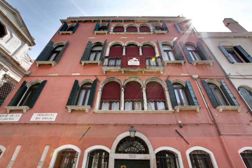 Palazzo Schiavoni Residenza d'Epoca — комфортный отель в Венеции