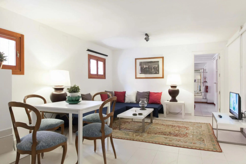M (AXIII83) Apartamento con jardín Hispanoamérica — отель с удобным расположением в Мадриде