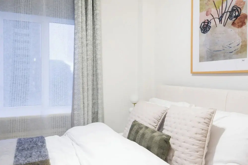 Perfectly Located Apartment Above Tube Station — отель с удобным расположением в Лондоне