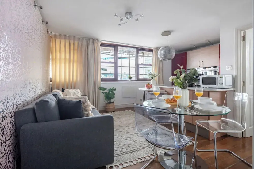 West End 1BR by Piccadilly & Soho — забронировать отель в Лондоне