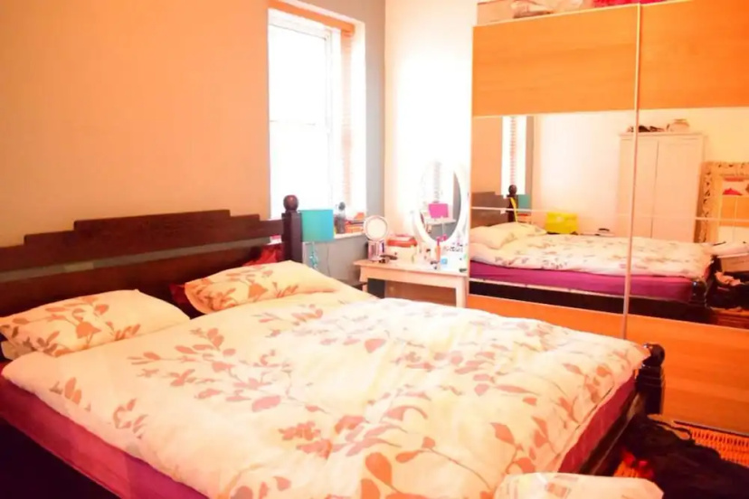 1 Bedroom Flat in Stamford Hill Accommodates 4 — комфортный отель в Лондоне