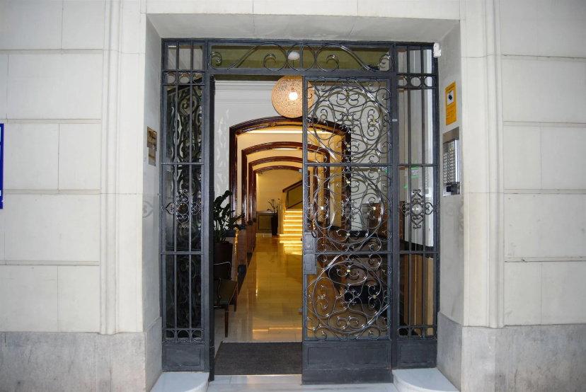 Mercedes Heritage Barcelona Apartments 4 — отель в Барселоне, Испания