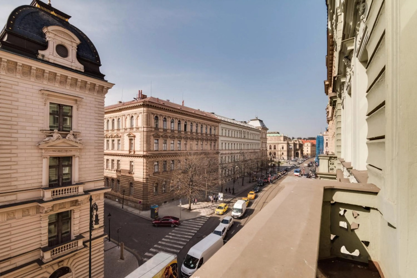 Charles Bridge - 3 bedroom Apartment - Old Town — отель с удобствами в Праге