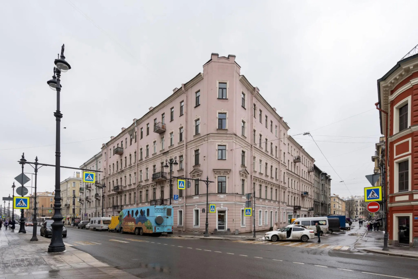 Letyourflat Status — забронировать отель в Санкт-Петербурге