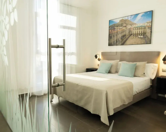 Guillman Suites — отель с удобным расположением в Аликанте