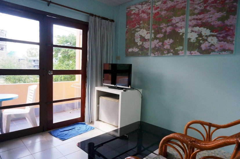 Royal Beach Guest House — отель с удобствами в Хуа
