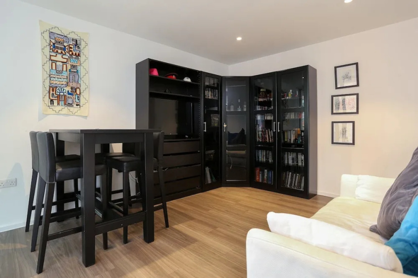 3 Bedroom Apartment Near King George's Park — комфортный отель в Лондоне