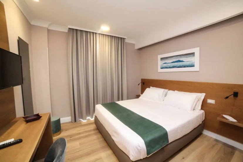 Bed  Breakfast Via Toledo 156 Napoli — комфортный отель в Неаполе