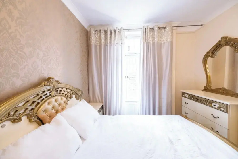 Chic London Apartment in Brown Hart Gardens — отель с удобствами в Лондоне