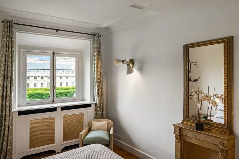 Palais Petit - Two Bedroom Apartment — отель с удобным расположением в Париже